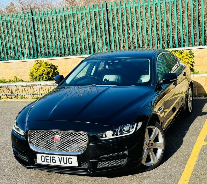 Jaguar XE 2.0D Portfolio Awd Euro 6 Ss OE16VUG Black #5