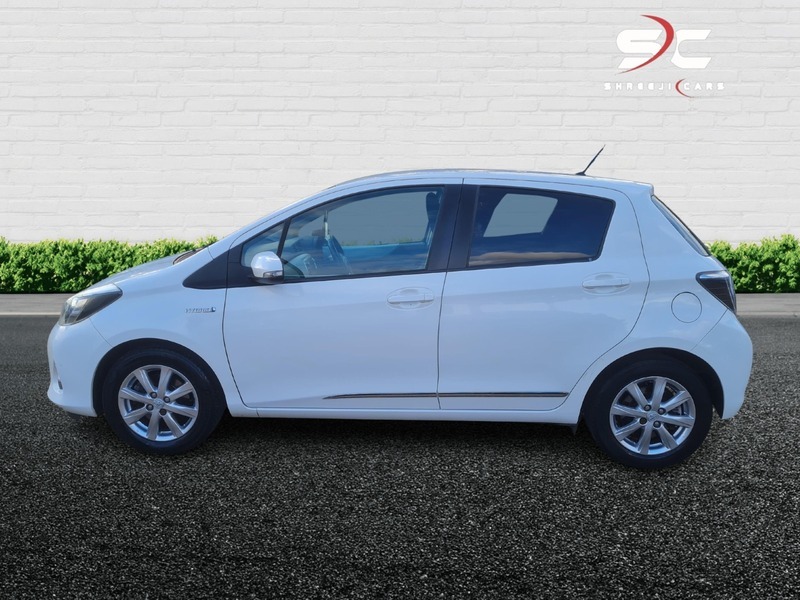 Toyota Yaris Vvt-i Icon Plus FJ14RFX White #5