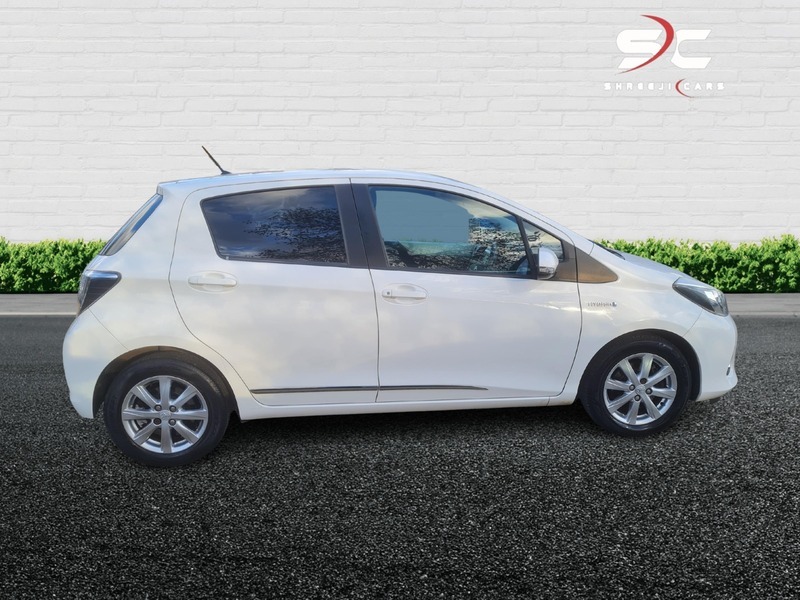 Toyota Yaris Vvt-i Icon Plus FJ14RFX White #2