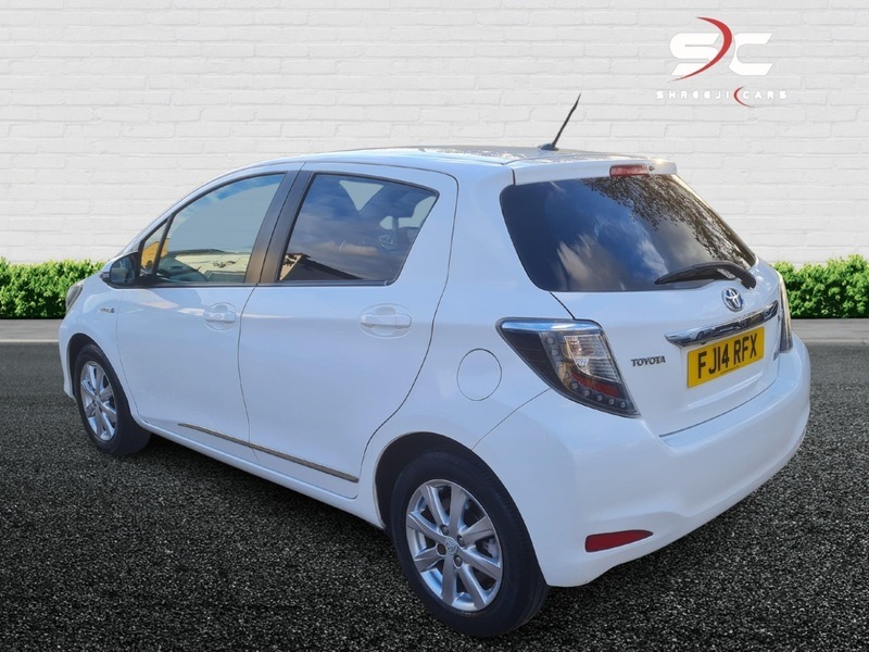 Toyota Yaris Vvt-i Icon Plus FJ14RFX White #4