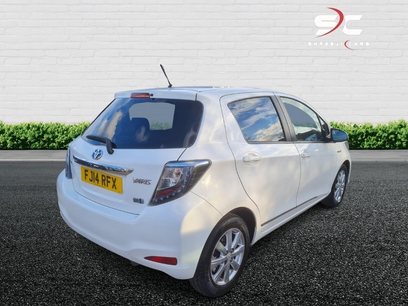 Toyota Yaris Vvt-i Icon Plus FJ14RFX White #3