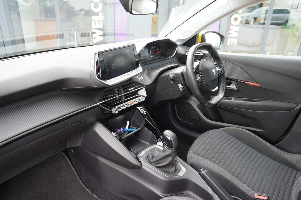 Peugeot 208 1.2 Puretech Active Euro 6 Ss EX20BWF Yellow #2