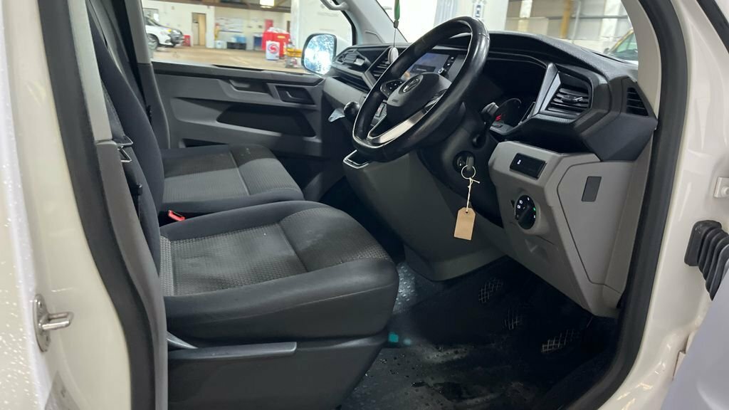 Volkswagen Transporter 2L Highline CX69NFF White #2