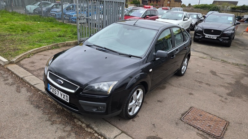 Ford Focus Zetec Climate Black #6