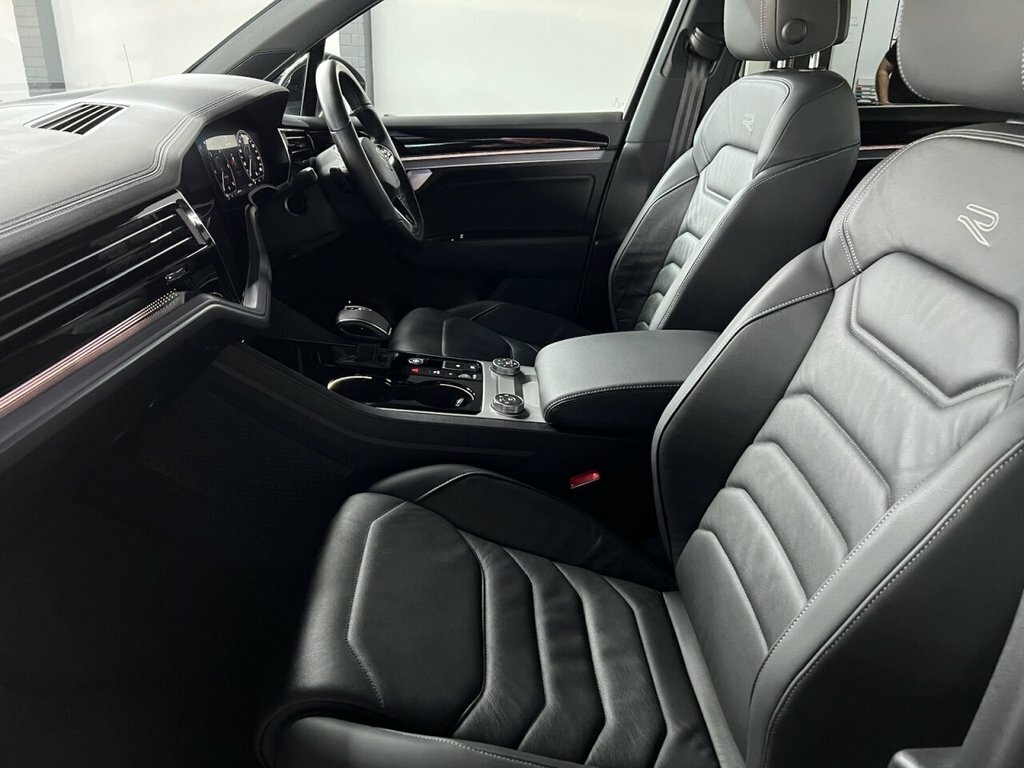 Volkswagen Touareg Suv CK22VDF White #2