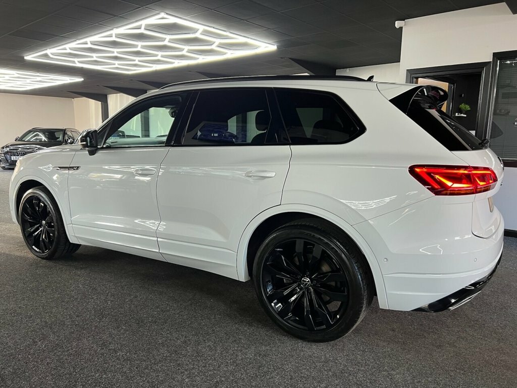 Volkswagen Touareg Suv CK22VDF White #4