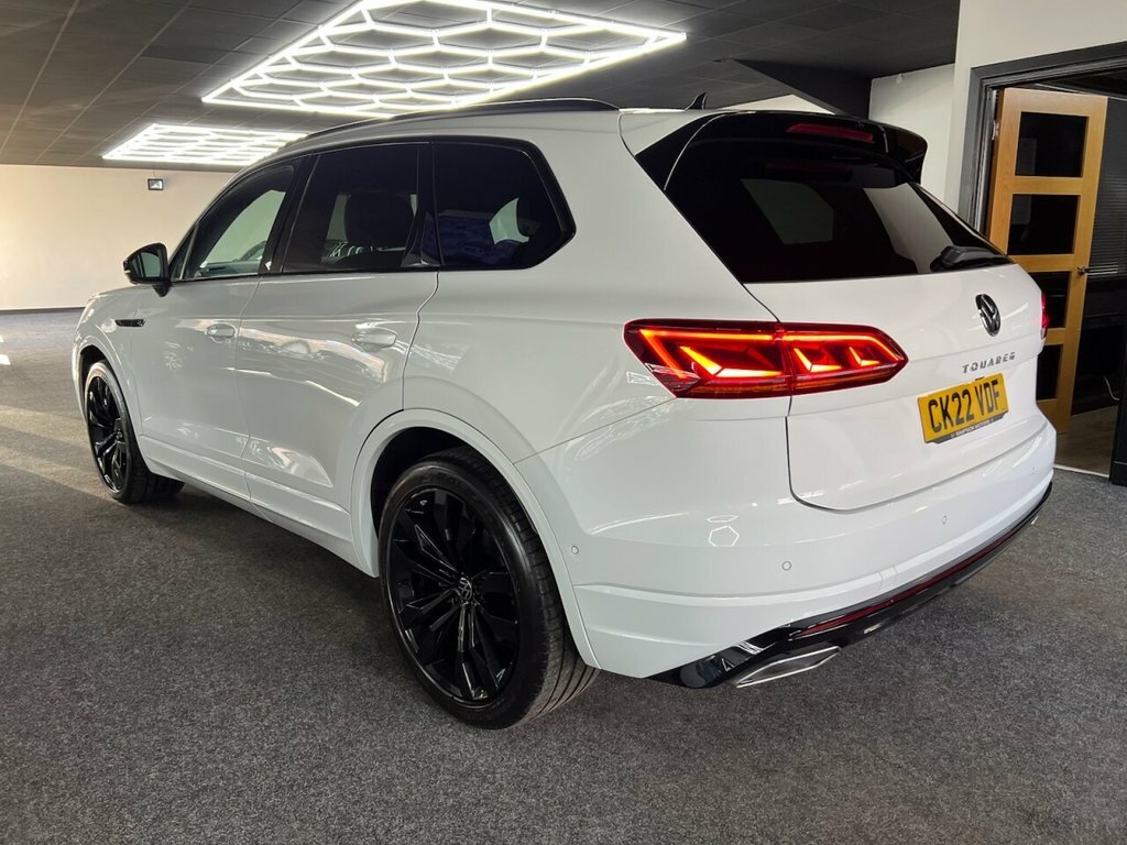 Volkswagen Touareg Suv CK22VDF White #5
