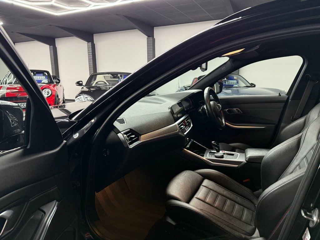 BMW 3 Series 3L M Sport EO21RUJ Black #2