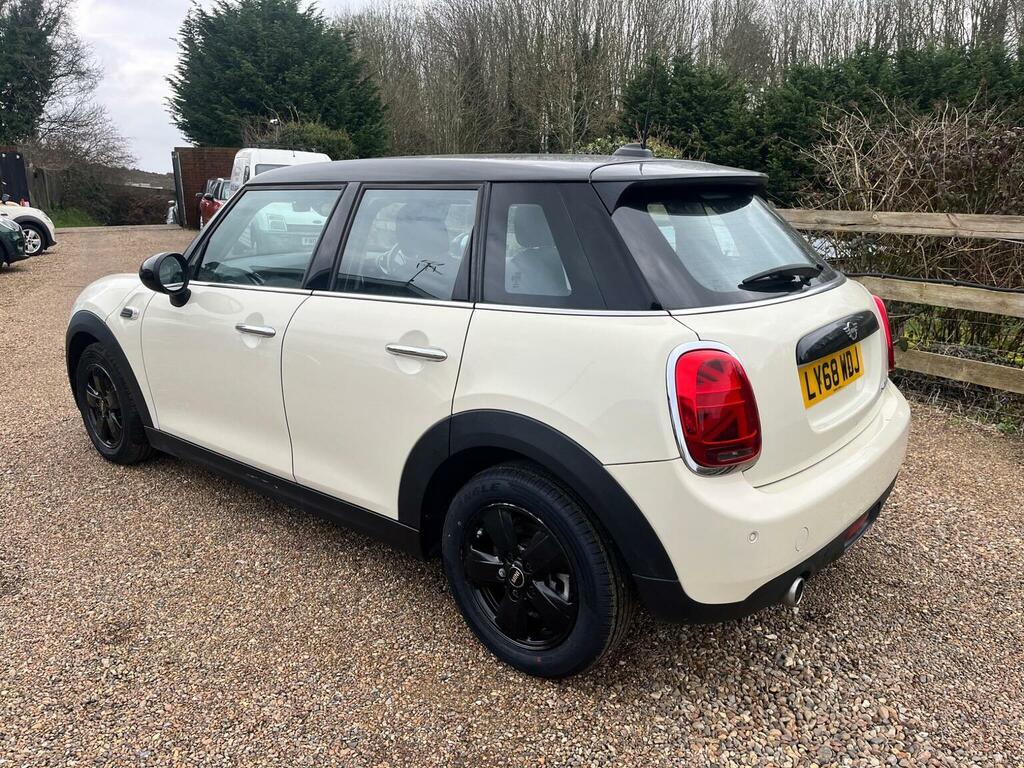 Mini Hatch Hatchback 1.5 Cooper Classic Euro 6 Ss 201 LY68WDJ White #4