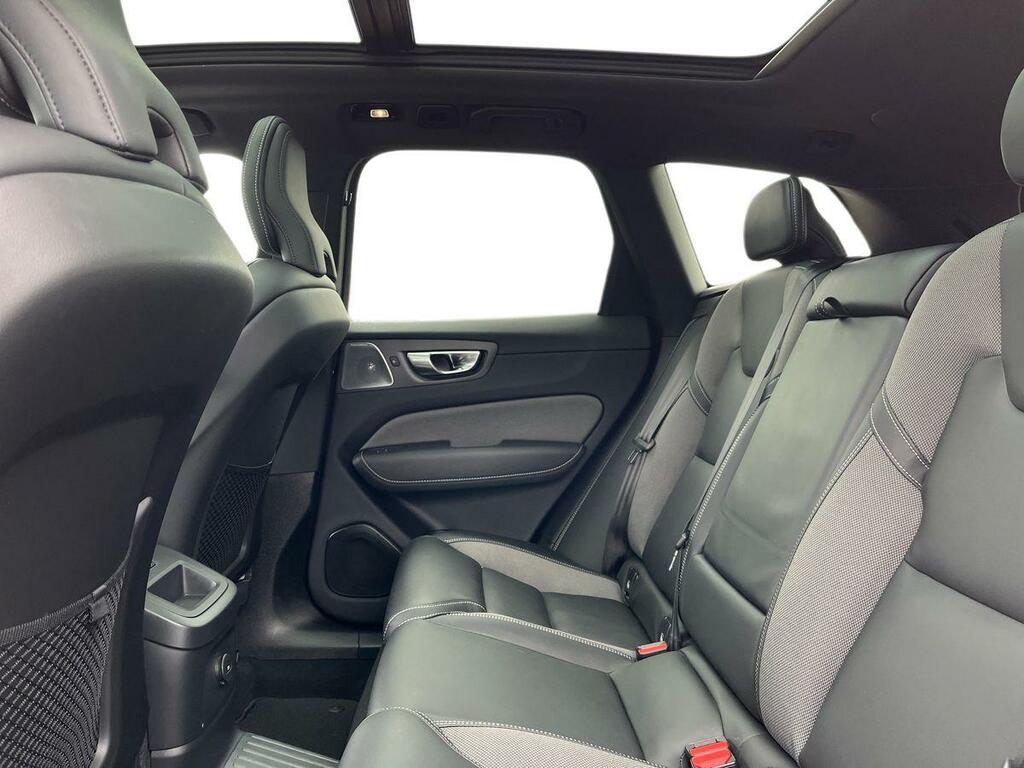 Volvo XC60 2.0H T8 Recharge 18.8Kwh Ultimate Dark Suv Pet LG24XMW White #4