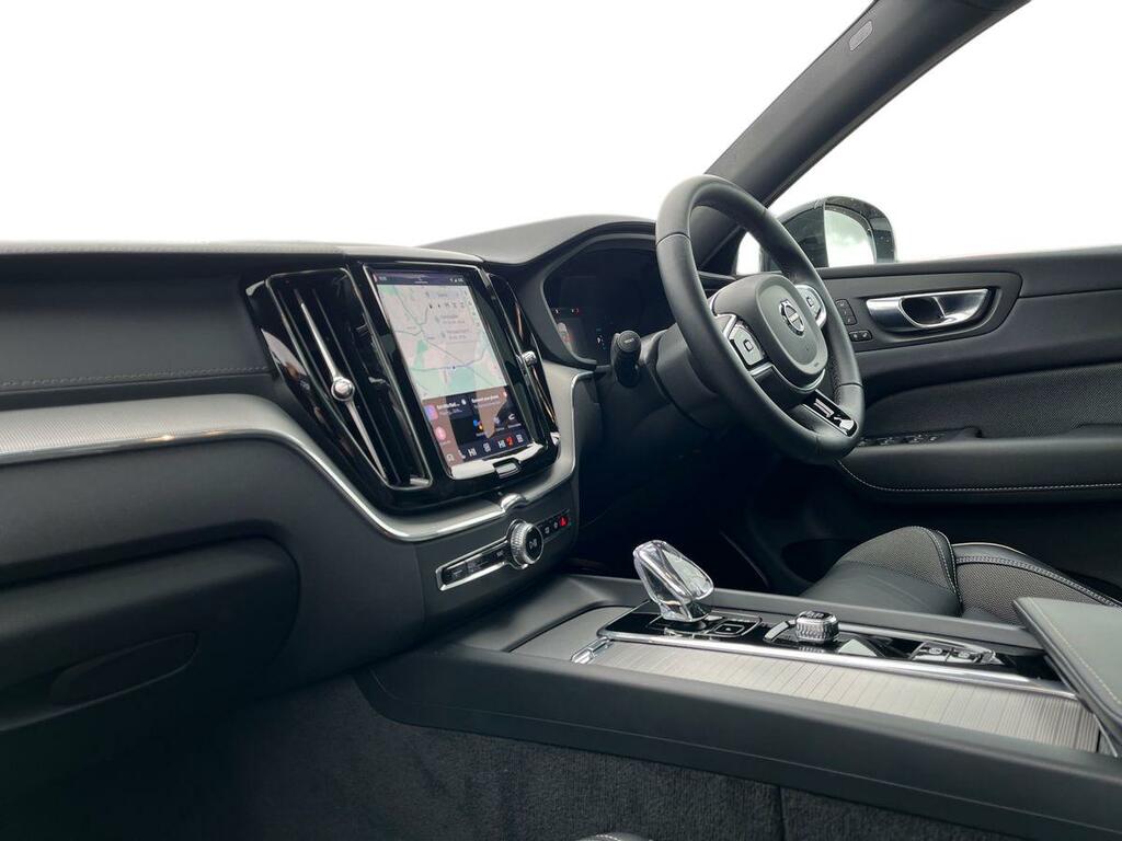 Volvo XC60 2.0H T8 Recharge 18.8Kwh Ultimate Dark Suv Pet LG24XMW White #3
