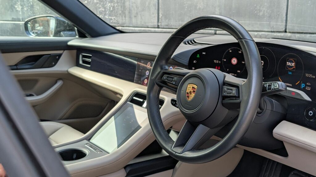 Porsche Taycan 2022 Performance Plus 93.4Kwh 4S Cross Turismo BG22UYD Black #2