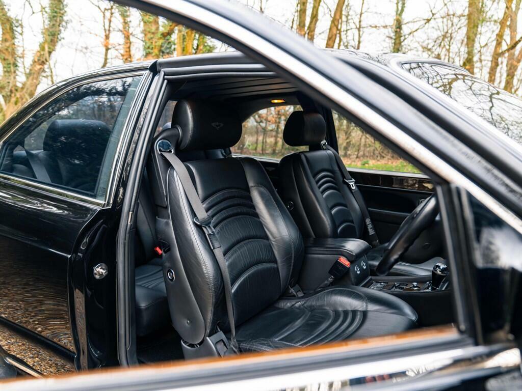 Bentley Continental 6.8 Le Mans Series Black #16