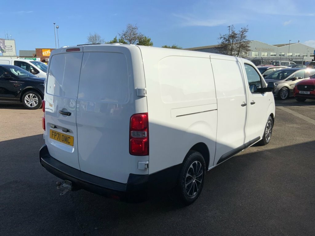 Vauxhall Vivaro 2L Dynamic 6Dr FP71OMC White #5