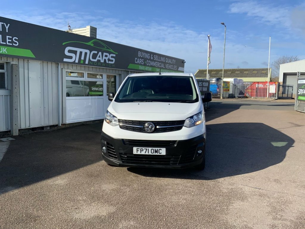 Vauxhall Vivaro 2L Dynamic 6Dr FP71OMC White #2
