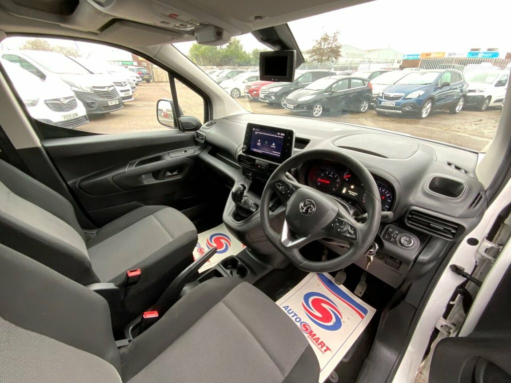 Vauxhall Combo 1.5L Sportive White