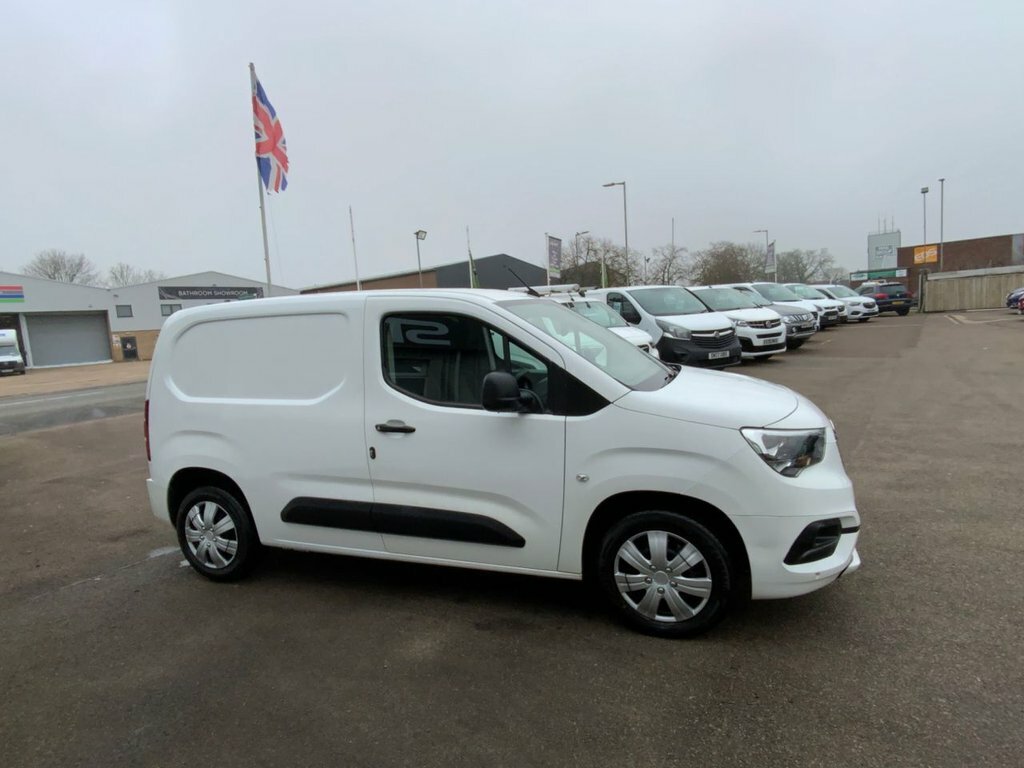 Vauxhall Combo 1.5L Sportive DL20EDJ White #4