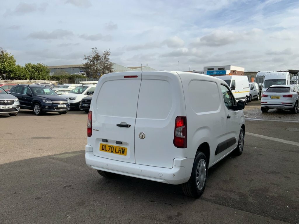 Vauxhall Combo 1.6L Sportive White #4