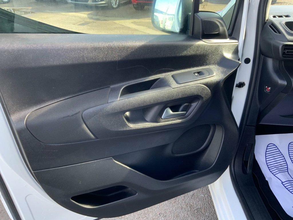 Vauxhall Combo Life 1.5L Energy White #5