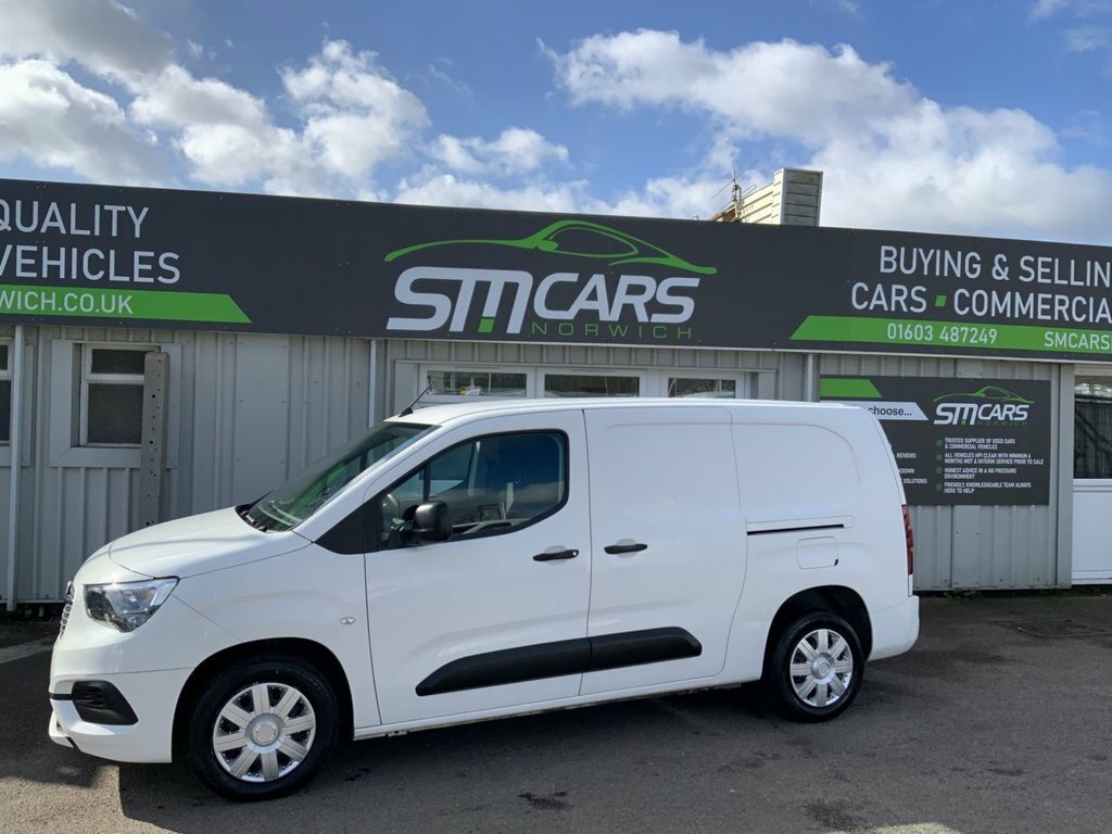 Vauxhall Combo 1.5L Sportive DV70VNB White #5