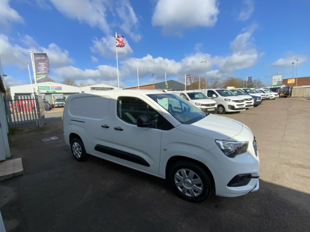 Vauxhall Combo 1.5L Sportive DV70VNB White #4