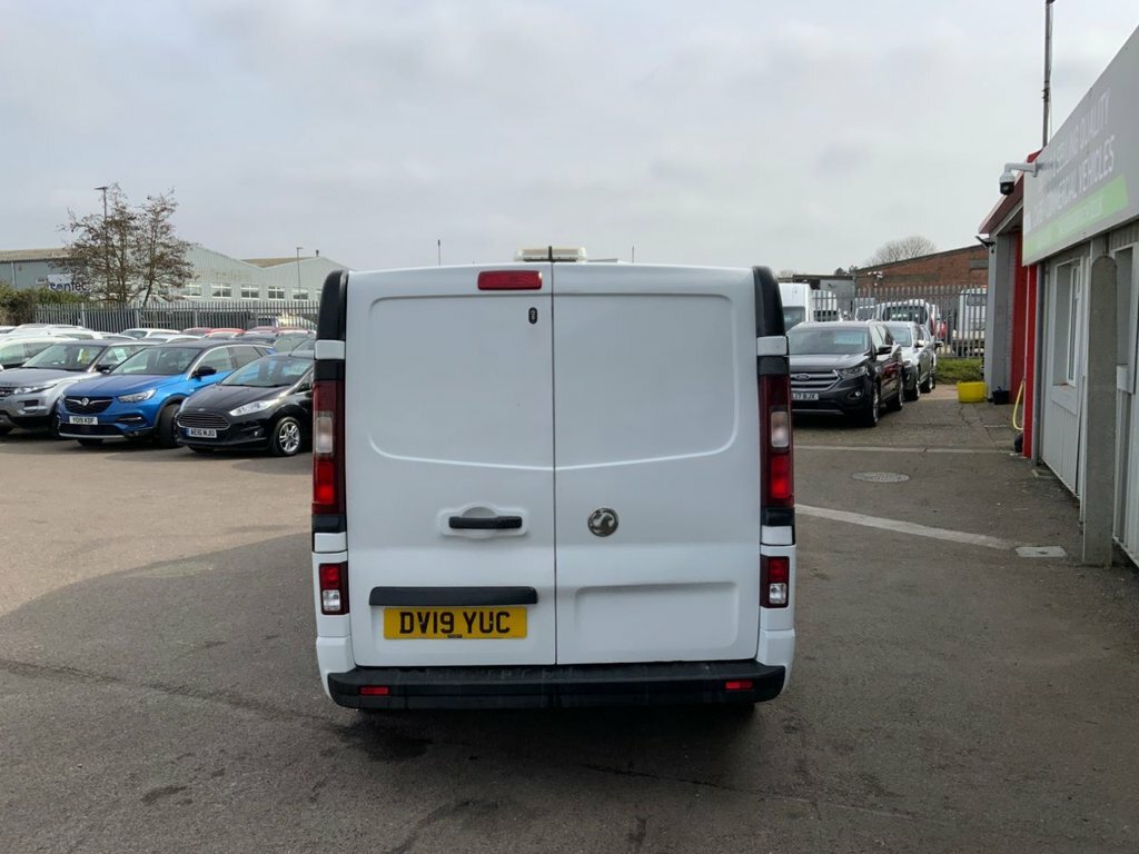 Vauxhall Vivaro 1.6L Sportive DV19YUC White #4