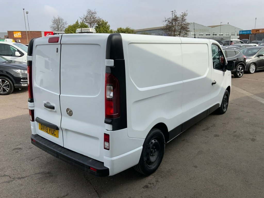 Vauxhall Vivaro 1.6L Sportive DV19YUC White #5