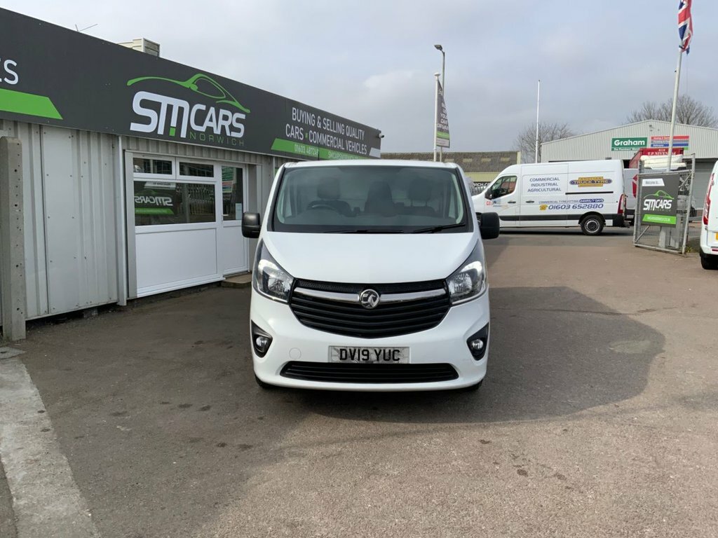 Vauxhall Vivaro 1.6L Sportive DV19YUC White #2