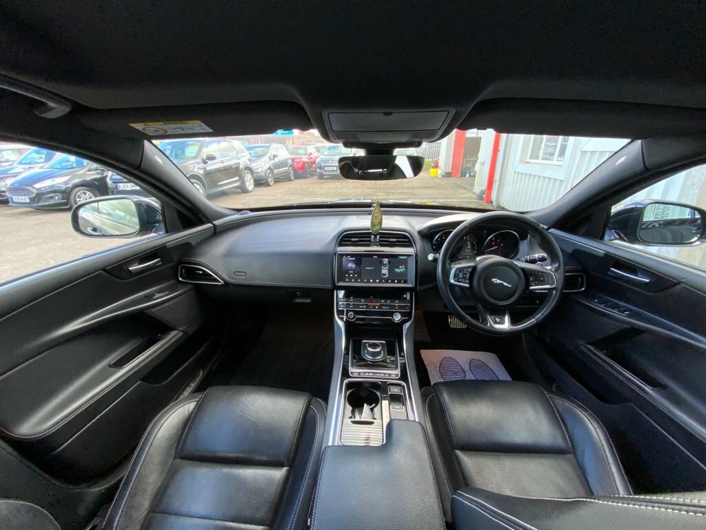 Jaguar XE 2L R-sport Black