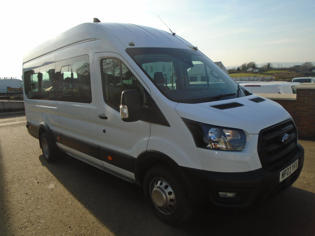 Ford Transit Custom 17 Seat Minibus White