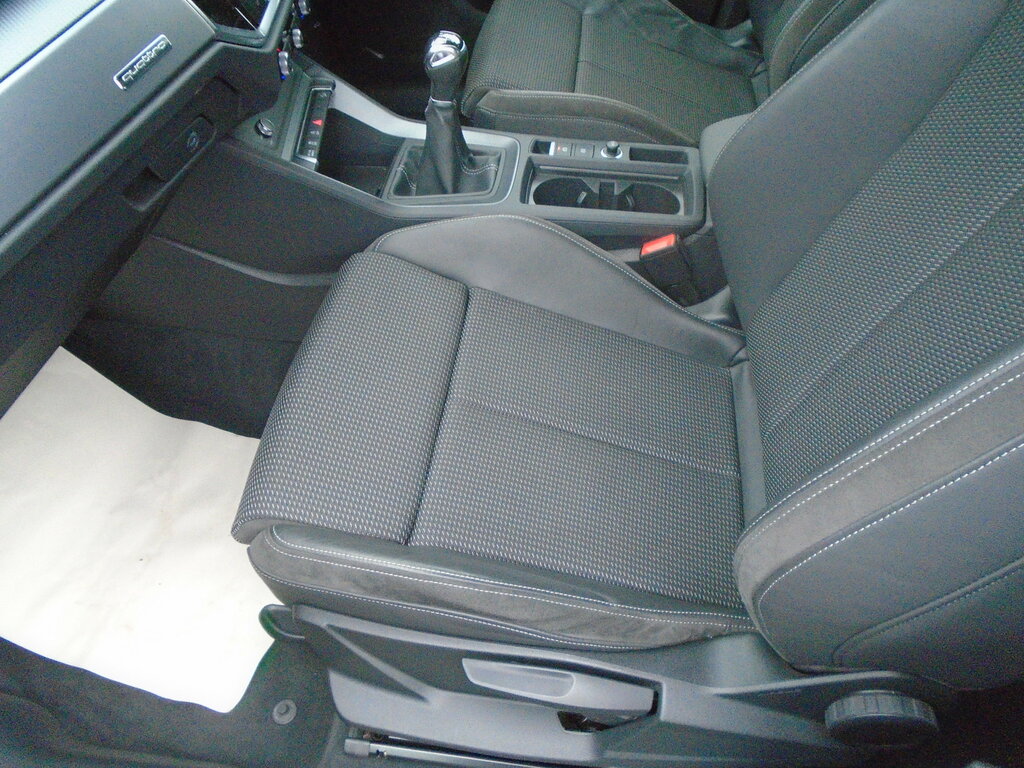 Audi Q3 2.0Tdi 35 S-line Quattro. Black #4