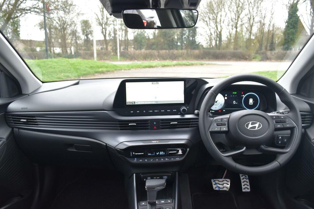 Hyundai Bayon 1.0 T-gdi Tech Line Dct Euro 6 Ss AJ75BLK Black #2