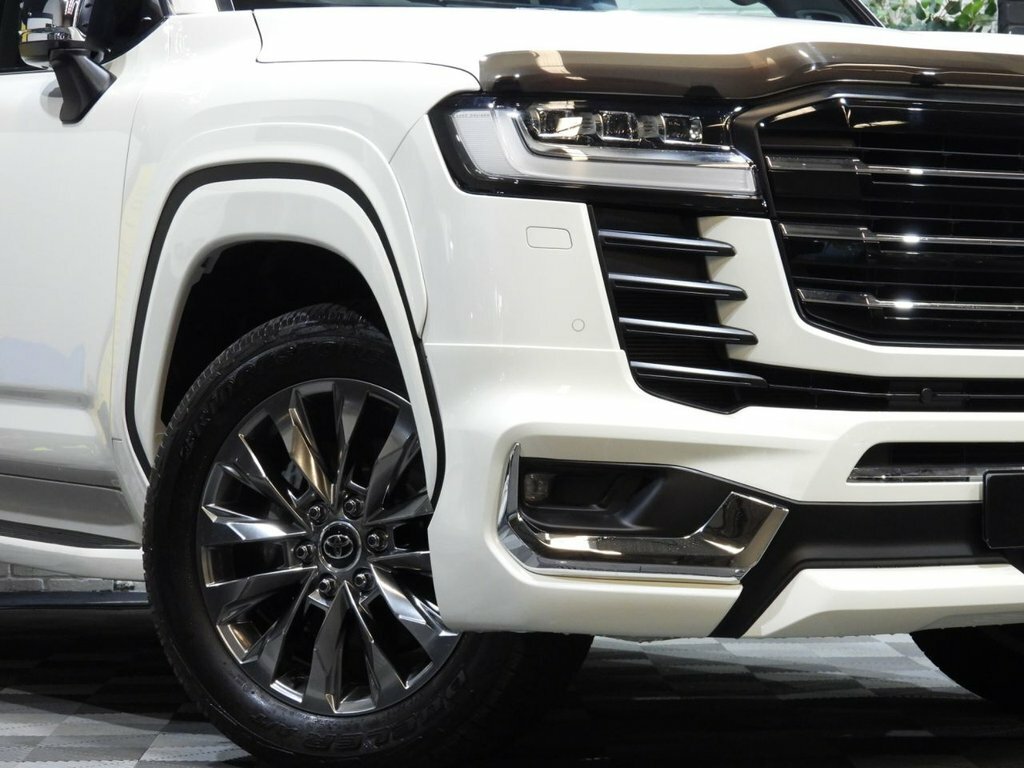 Toyota Land Cruiser Estate GN74DBY White #5