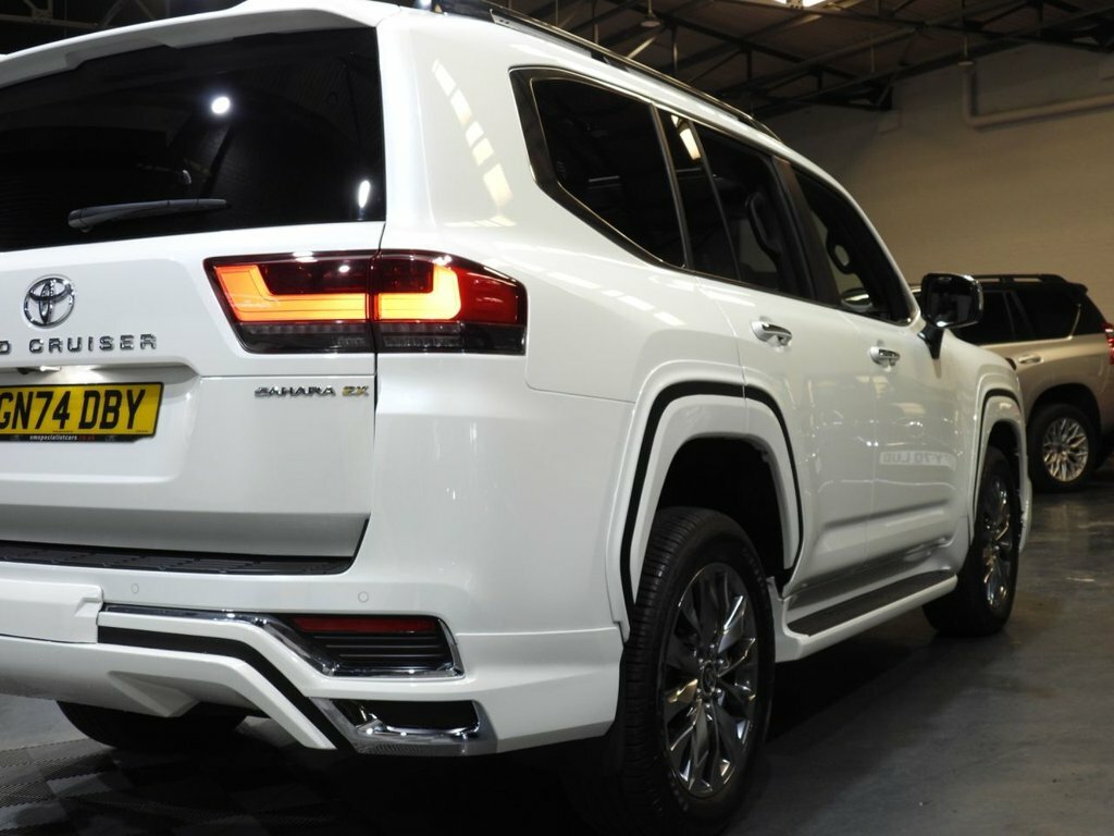 Toyota Land Cruiser Estate GN74DBY White #3