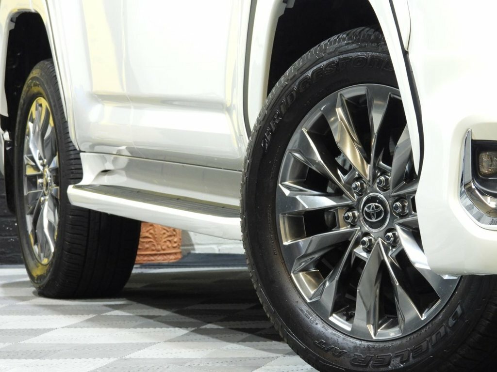 Toyota Land Cruiser Estate GN74DBY White #6