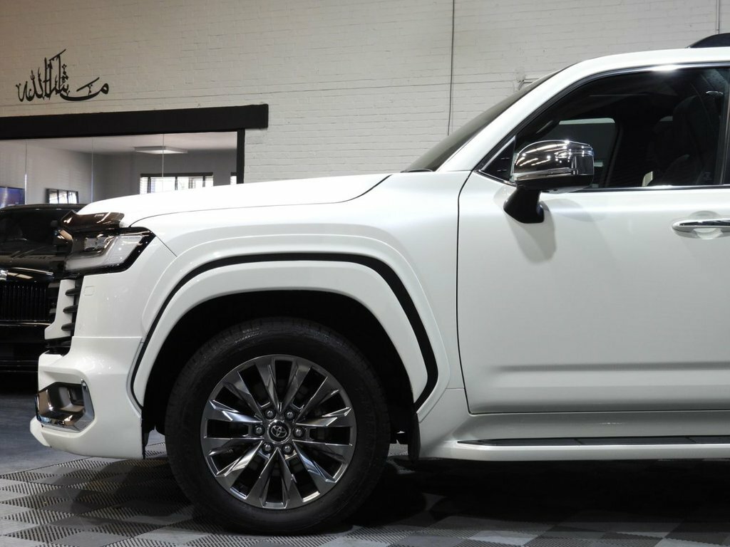 Toyota Land Cruiser Estate GN74DBY White #2