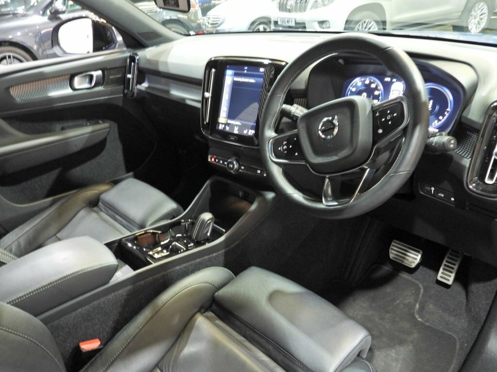 Volvo XC40 1.5L R-design Pro Blue #4