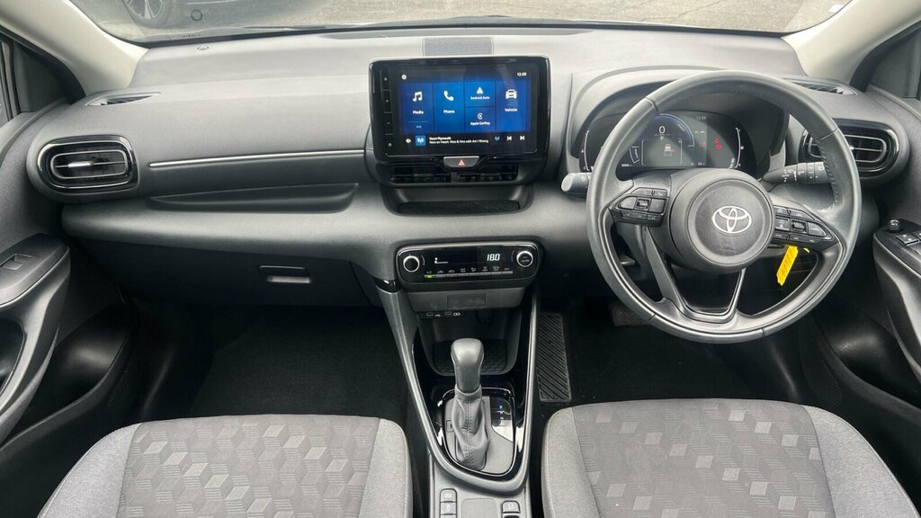 Toyota Yaris 1.5 Vvt-h Design E-cvt Euro 6 Ss WD24MFZ White #5