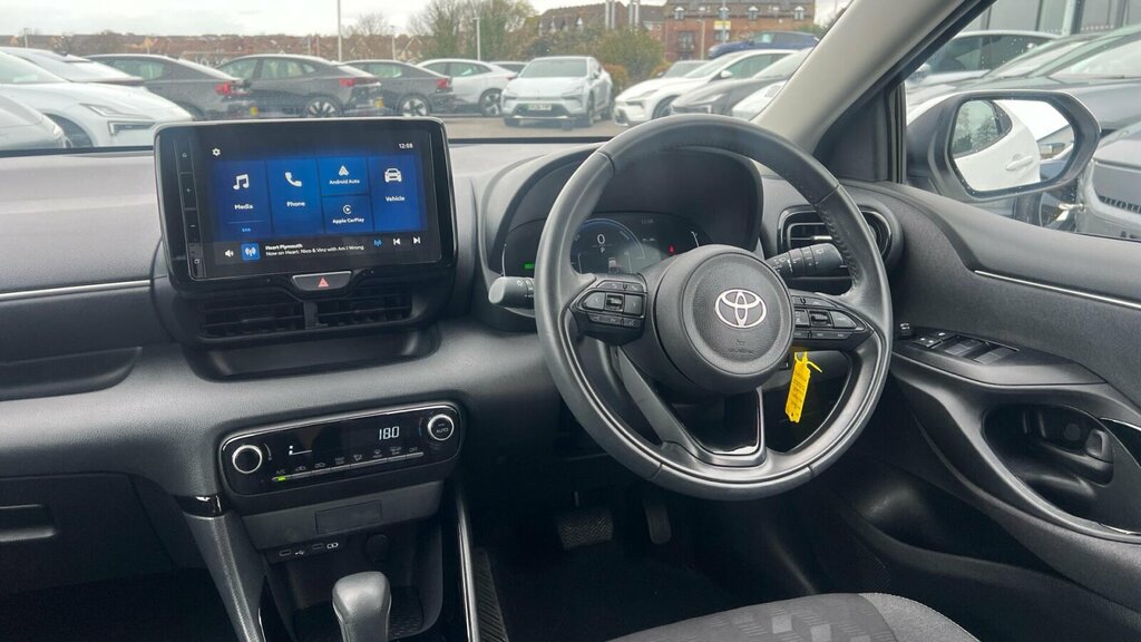 Toyota Yaris 1.5 Vvt-h Design E-cvt Euro 6 Ss WD24MFZ White #6