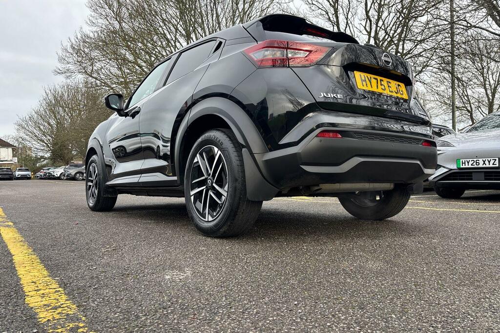 Nissan Juke 1.6 N-connecta Euro 6 HY75EJG Black #6