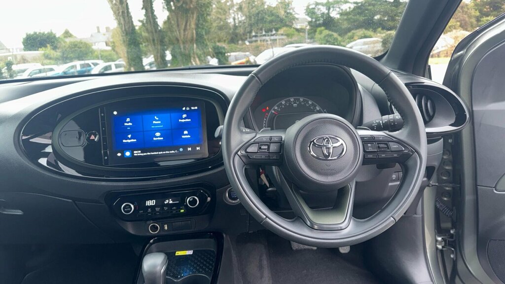 Toyota Aygo X 1.0 Vvt-i Exclusive Hatchback X-shift E LV72HLC Green #5