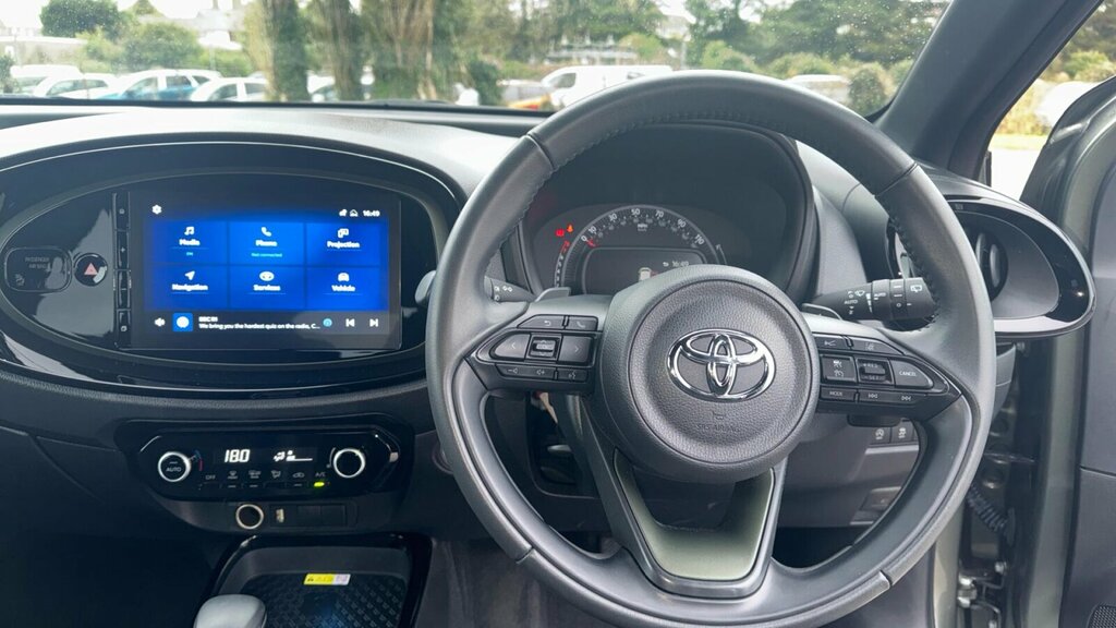 Toyota Aygo X 1.0 Vvt-i Exclusive Hatchback X-shift E LV72HLC Green #6