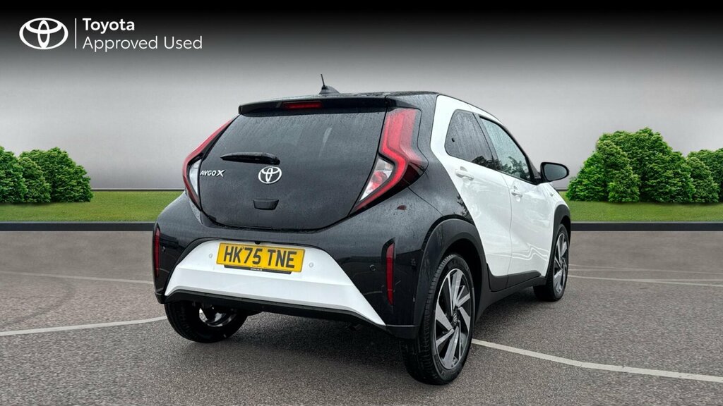 Toyota Aygo X 1.0 Vvt-i Edge Hatchback Euro 6 HK75TNE White #2