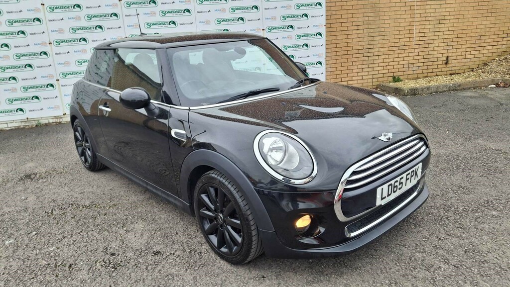 Mini Hatch Cooper Auto Black