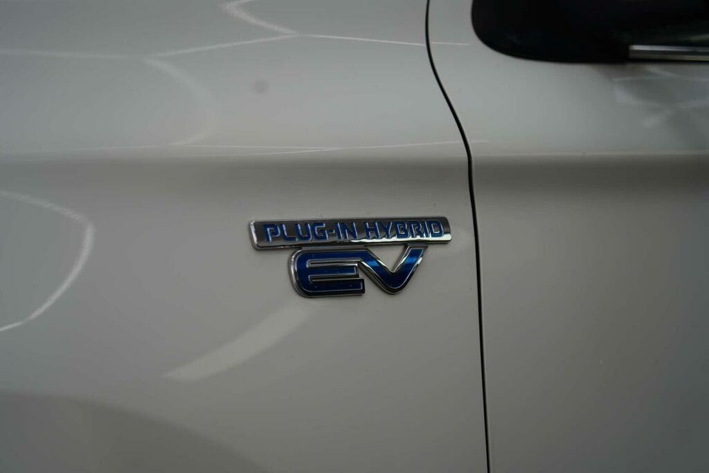 Mitsubishi Outlander Suv 2.0 12Kwh 3H Cvt 4Wd Euro 6 Ss 201818 WR18YWK White #3