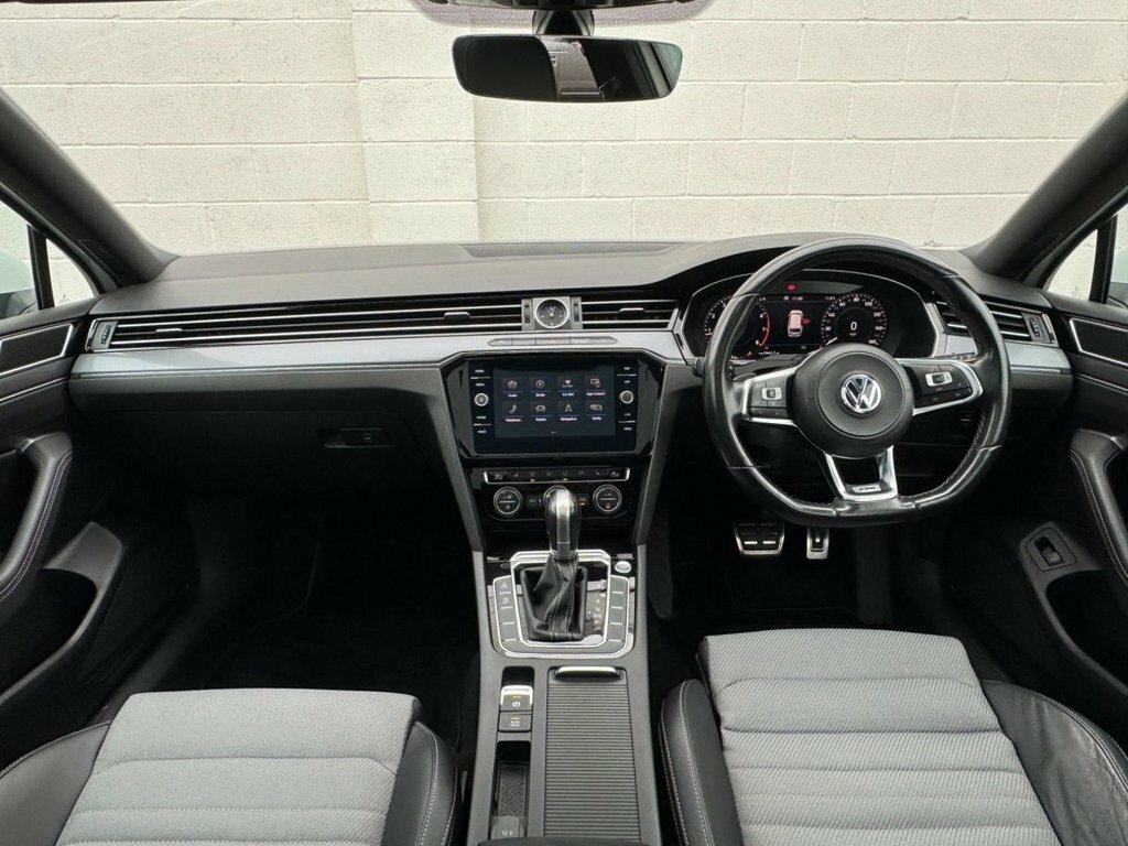 Volkswagen Passat 1.5L R-line KK19UZP White #2