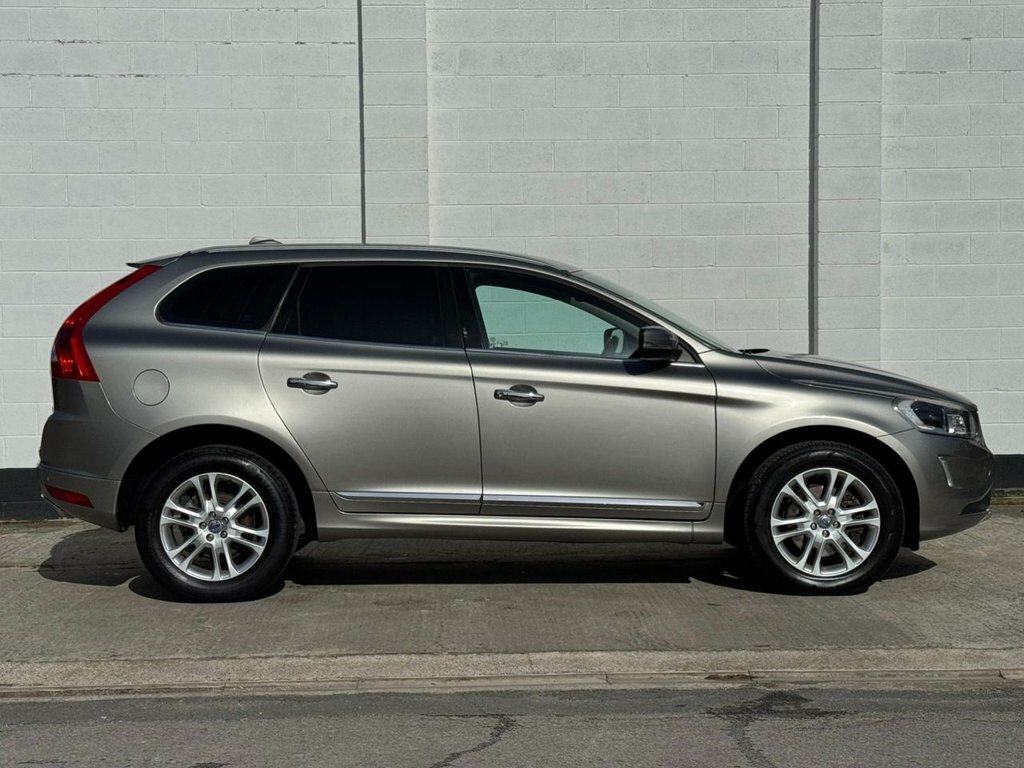 Volvo XC60 2L Se Lux Nav EF14XME Gold #3