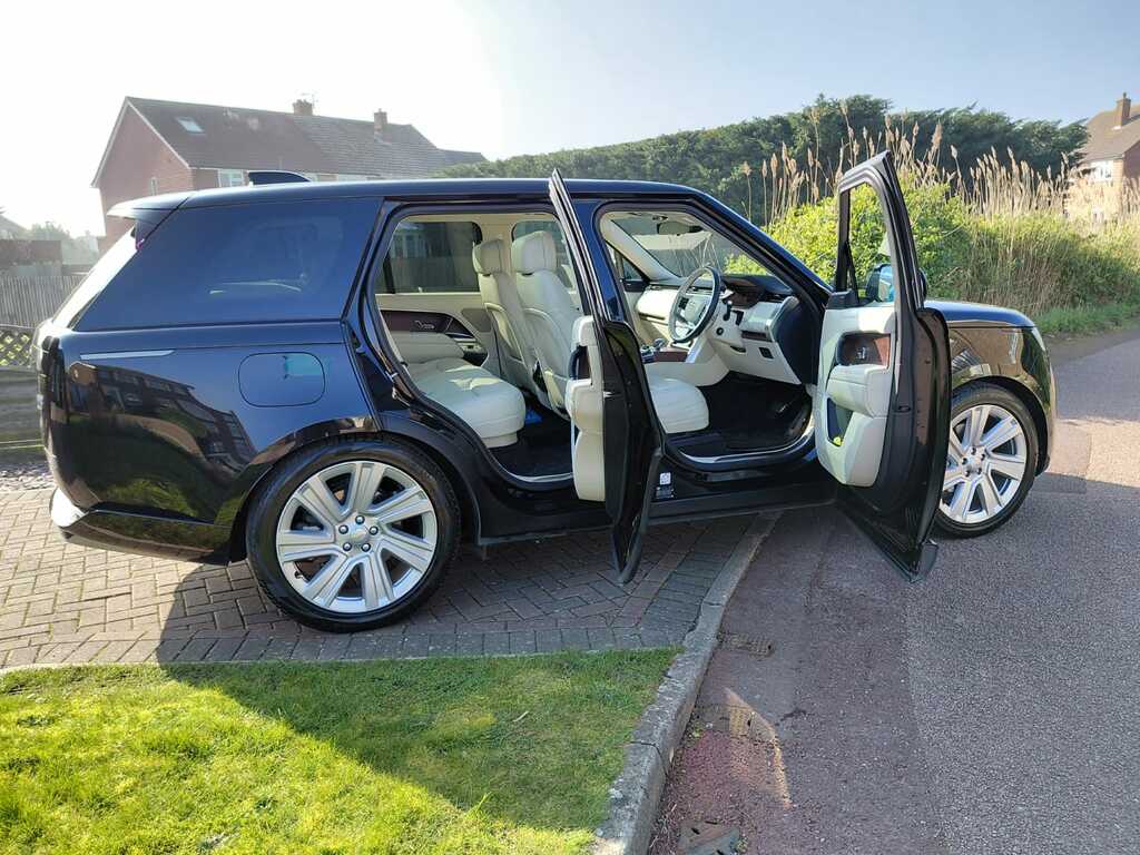 Land Rover Range Rover 3.0 D300 Mhev Hse Black #2