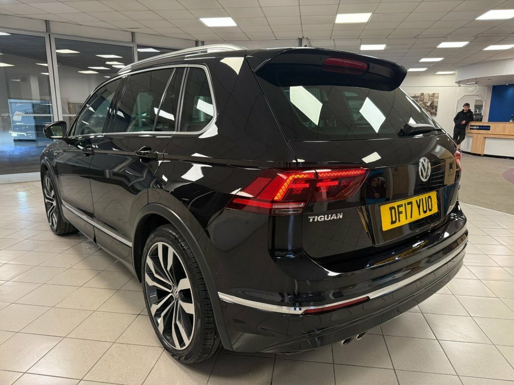 Volkswagen Tiguan 2L R-line DF17YUO Black #4