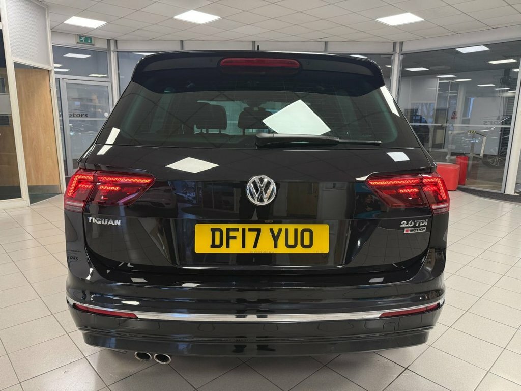Volkswagen Tiguan 2L R-line DF17YUO Black #5